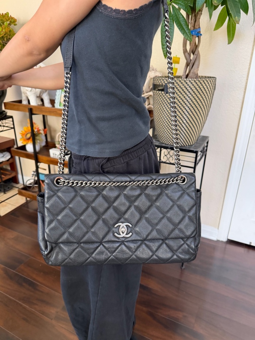 Vintage Chanel Lady Pearly Quilted Flap Black Bag Iridescent Caviar Leather - Picture 8 of 10